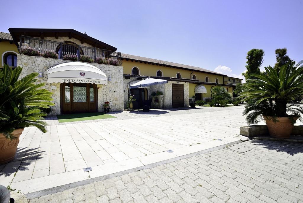 Hotel Tenuta San Francesco Barletta Bagian luar foto